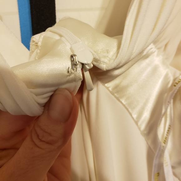 Off white Greek style David's Bridal dress - Picture 4 of 5